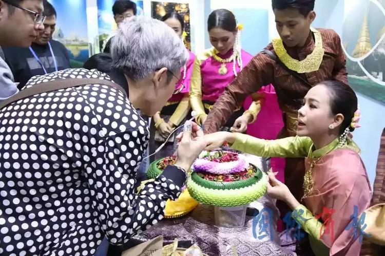 另设有两大市场展区;展会紧抓石狮服装城获批国家市场采购贸易方式
